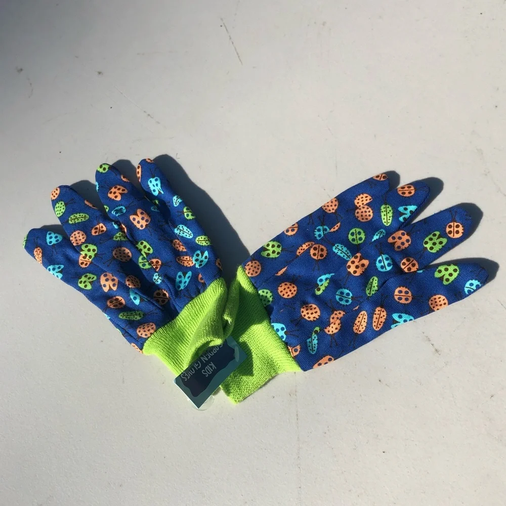 - Ladybug Print Kids Gardening Gloves! NEW!